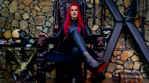 Victoria Heller online show from 11.08.25