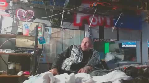 Snapshot of victoriajohn chatting on 11.13.25 victoriajohn online show from 11.13.25