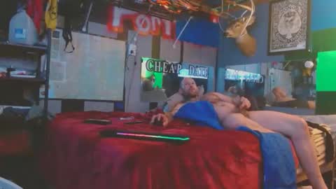 Snapshot of victoriajohn chatting on 11.25.25 victoriajohn online show from 11.25.25