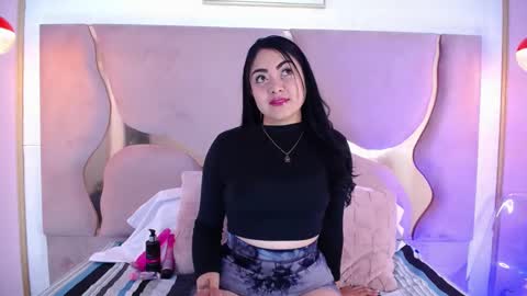 VICTORIA JOHNS online show from 01.22.25