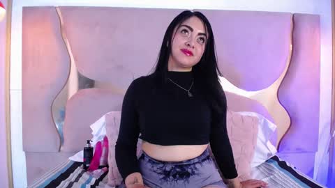 VICTORIA JOHNS online show from 01.22.25