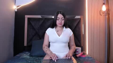 VICTORIA JOHNS online show from 01.30.25