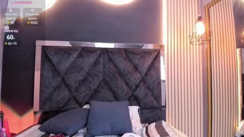 VICTORIA JOHNS online show from 03.06.25