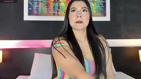 Snapshot of victoriapowell chatting on 09.22.25 Victoria online show from 09.22.25