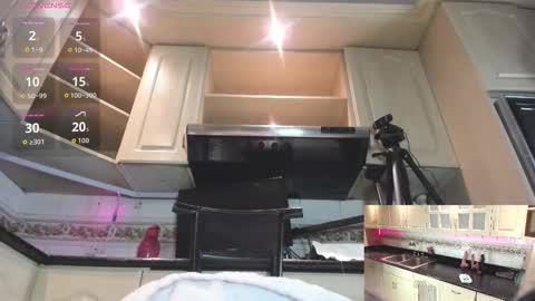 Snapshot of victoriapowell chatting on 11.18.25 Victoria online show from 11.18.25