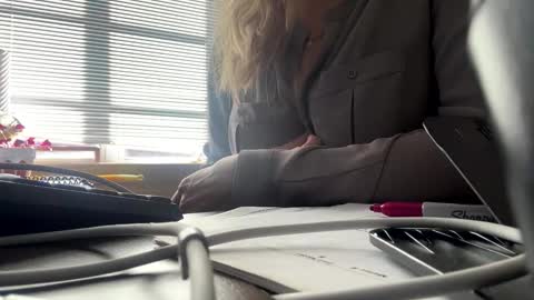 Victoria online show from 11.14.25