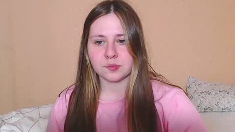 Snapshot of victoriassecrets_ chatting on 02.12.25 victoriassecrets_ online show from 02.12.25