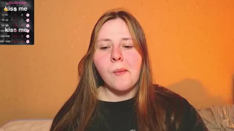 Snapshot of victoriassecrets_ chatting on 02.19.25 victoriassecrets_ online show from 02.19.25