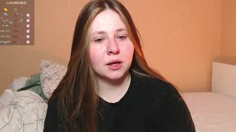 Snapshot of victoriassecrets_ chatting on 02.24.25 victoriassecrets_ online show from 02.24.25