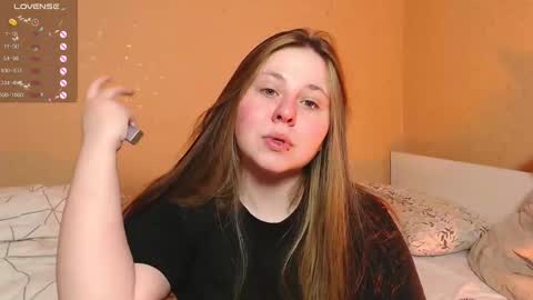 Snapshot of victoriassecrets_ chatting on 02.26.25 victoriassecrets_ online show from 02.26.25