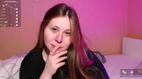 Snapshot of victoriassecrets_ chatting on 03.03.25 victoriassecrets_ online show from 03.03.25