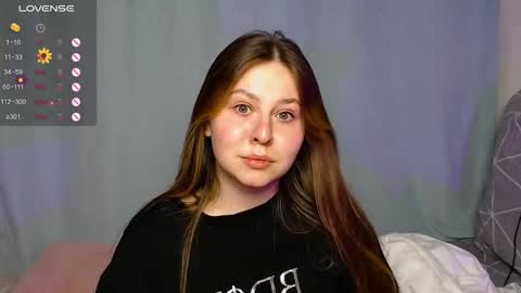 Snapshot of victoriassecrets_ chatting on 09.17.25 victoriassecrets_ online show from 09.17.25