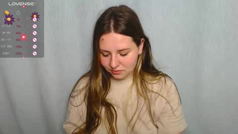 Snapshot of victoriassecrets_ chatting on 09.25.25 victoriassecrets_ online show from 09.25.25