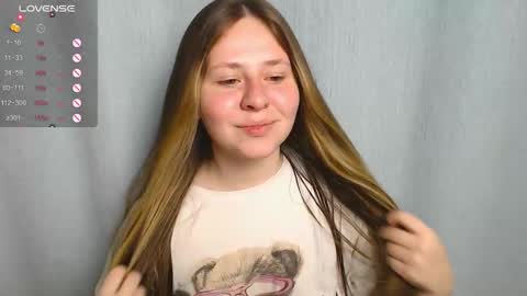 Snapshot of victoriassecrets_ chatting on 09.27.25 victoriassecrets_ online show from 09.27.25