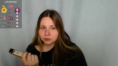 Snapshot of victoriassecrets_ chatting on 10.27.25 victoriassecrets_ online show from 10.27.25