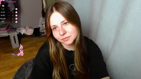 Snapshot of victoriassecrets_ chatting on 12.16.25 victoriassecrets_ online show from 12.16.25