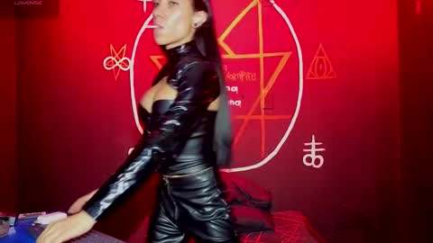 Victoria Vampire online show from 09.17.25