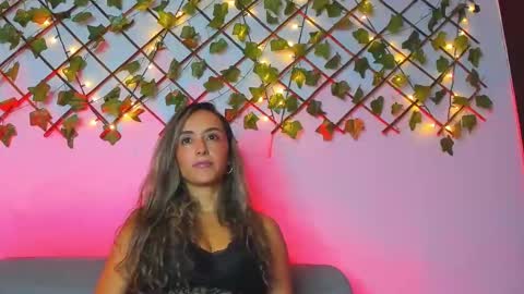 Snapshot of victoriia_rose_ chatting on 11.29.25 victoriia_rose_ online show from 11.29.25