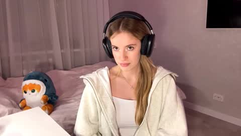 Snapshot of victorinaokula chatting on 12.03.25 Vikki online show from 12.03.25