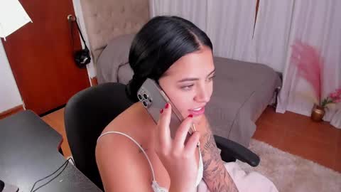 Snapshot of victoryyy__ chatting on 01.06.25 V I C T O R I A online show from 01.06.25
