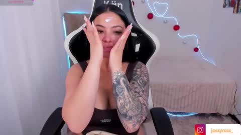 V  I C  T O R I A  online show from 11.18.25