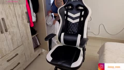 V  I C  T O R I A  online show from 03.14.26