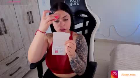 V  I C  T O R I A  online show from 03.21.26