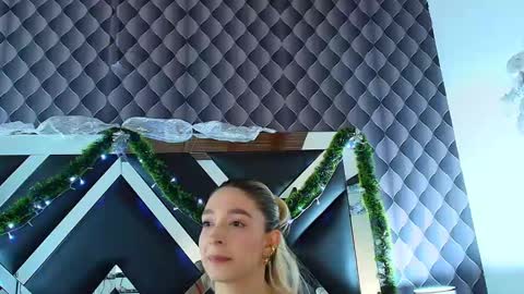 victtoria lee online show from 12.13.24