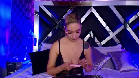 victtoria lee online show from 10.17.25