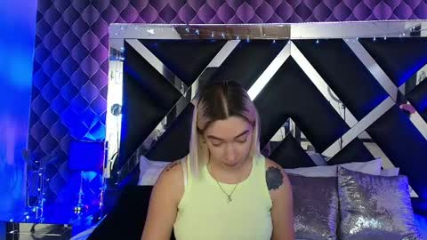 Snapshot of victtoria_lee chatting on 05.19.26 victtoria lee online show from 05.19.26