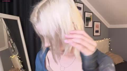 Snapshot of vienna_gones chatting on 03.28.26 Eva online show from 03.28.26