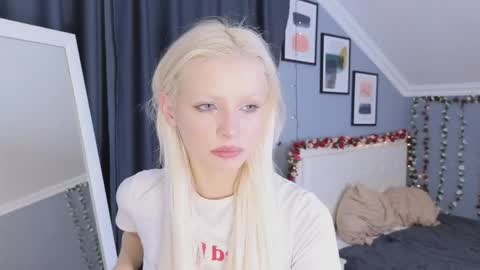 Snapshot of vienna_gones chatting on 04.11.26 Eva online show from 04.11.26