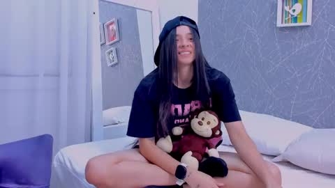 Snapshot of viictoriiasaenz chatting on 01.19.26 viictoriiasaenz online show from 01.19.26