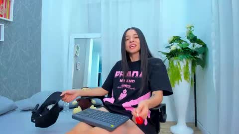 Snapshot of viictoriiasaenz chatting on 02.17.26 viictoriiasaenz online show from 02.17.26