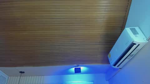 Viiolett online show from 11.25.25