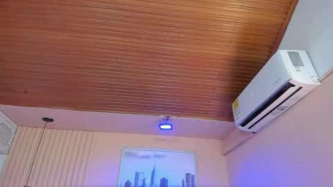 Viiolett online show from 12.20.25