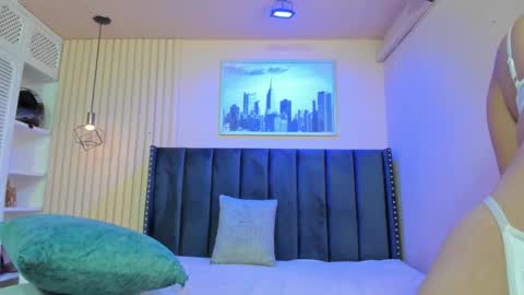 Snapshot of viiolett_lee chatting on 02.26.26 Viiolett online show from 02.26.26