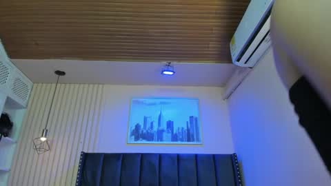 Snapshot of viiolett_lee chatting on 03.01.26 Viiolett online show from 03.01.26