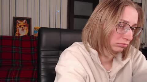 Snapshot of vikaericka chatting on 04.22.26 Vika online show from 04.22.26