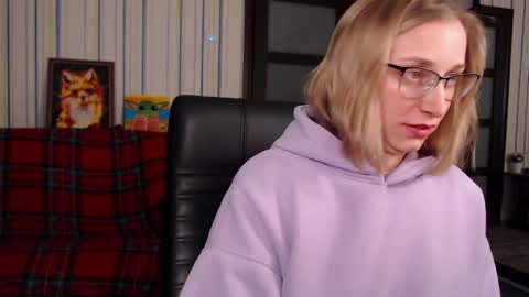 Snapshot of vikaericka chatting on 04.24.26 Vika online show from 04.24.26