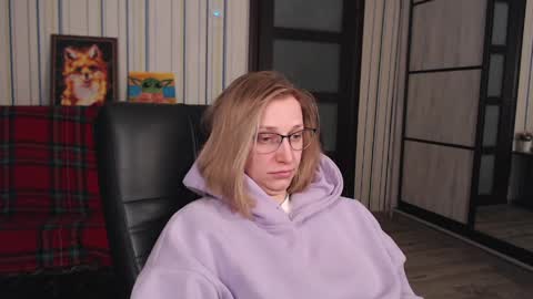 Snapshot of vikaericka chatting on 04.25.26 Vika online show from 04.25.26