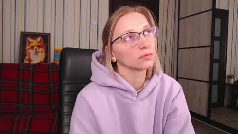 Snapshot of vikaericka chatting on 04.27.26 Vika online show from 04.27.26