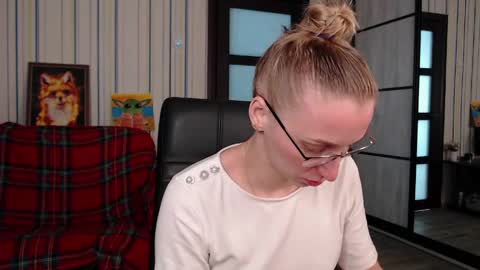 Snapshot of vikaericka chatting on 05.06.26 Vika online show from 05.06.26