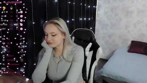 Snapshot of vikapowers chatting on 03.11.25 vikapowers online show from 03.11.25