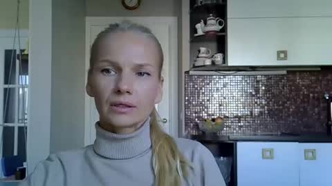 Snapshot of viki_loun5 chatting on 09.30.25 viki_loun5 online show from 09.30.25