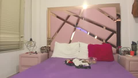 vikiTomson online show from 01.16.25