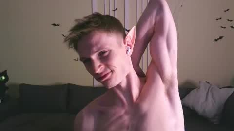 Snapshot of viksons chatting on 10.24.25 Max online show from 10.24.25