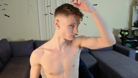 Snapshot of viksons chatting on 10.29.25 Max online show from 10.29.25