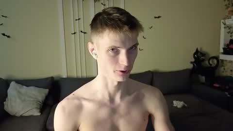 Snapshot of viksons chatting on 11.16.25 Max online show from 11.16.25