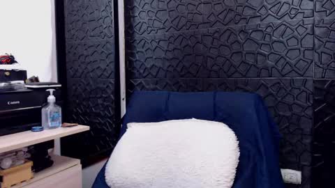 Viktor Herrera online show from 02.15.25